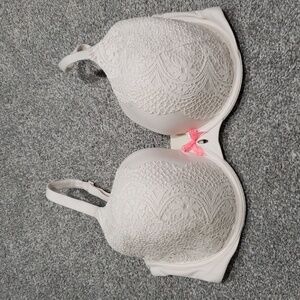 Victoria secret body by Victoria bra 32DDD